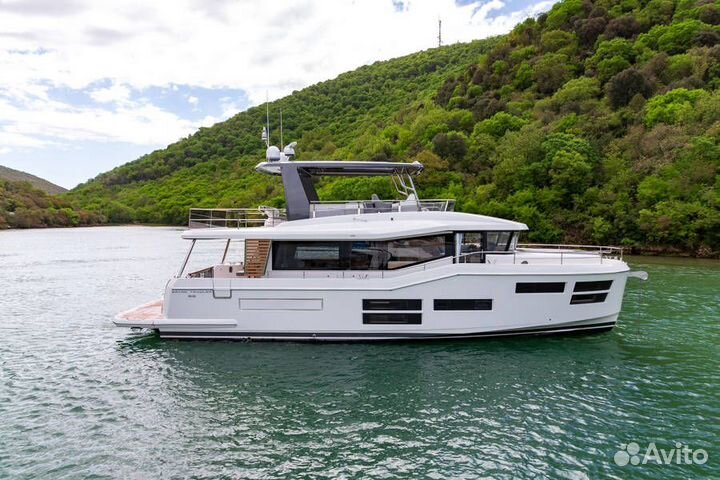 Яхта Beneteau Gran Trawler 62