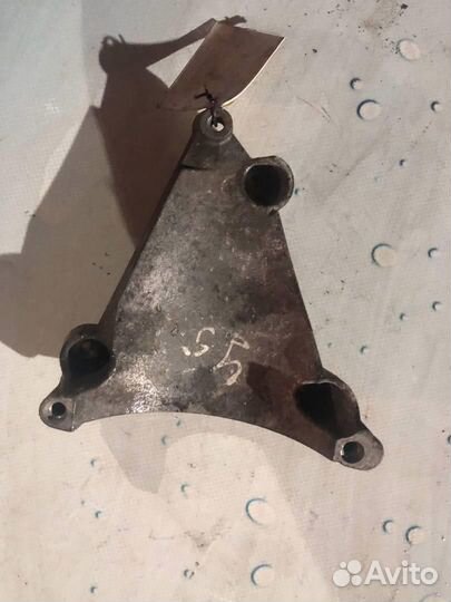 Кронштейн компрессора кондиционера 06E260835C