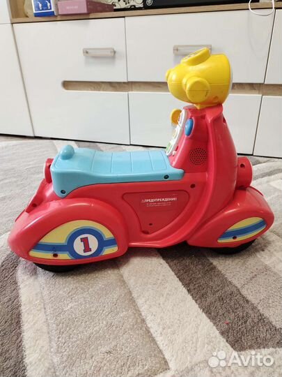 Развивающий автомобиль / каталка