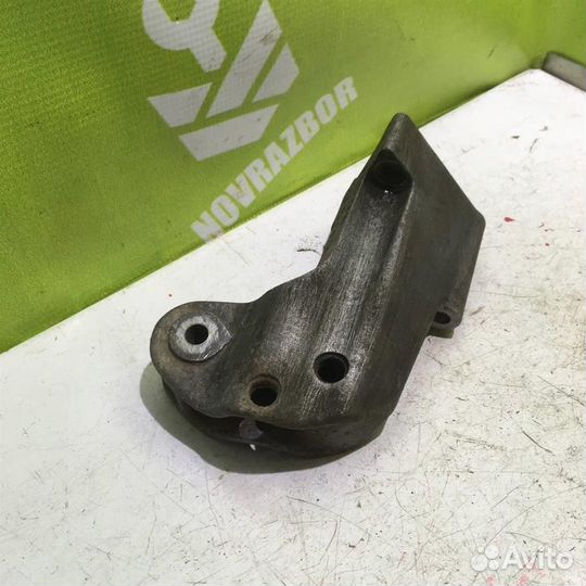 Кронштейн двигателя правый Фиат Пунто 176