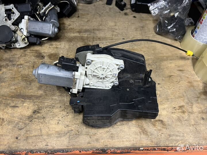 Замок с доводчиком передний правый BMW E65 E66