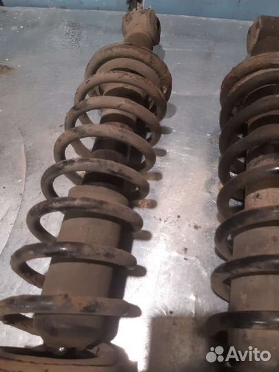 Задние стойки амортизатора на Mitsubishi lancer 9