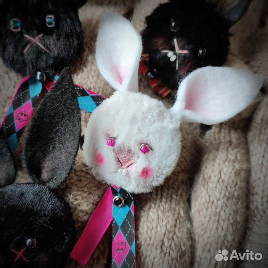 Брошь Кролик