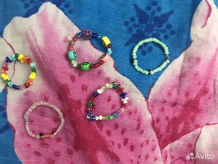 Набор колец из бисера + серьги. Ручная работа
