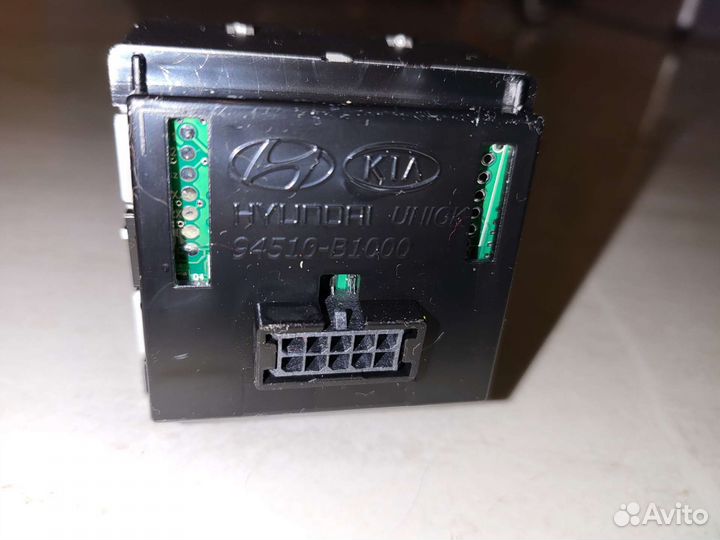 Часы декоративные в торпедо Genesis G80