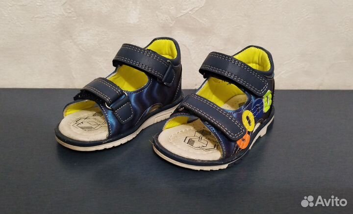 Сандалии детские 19 размер