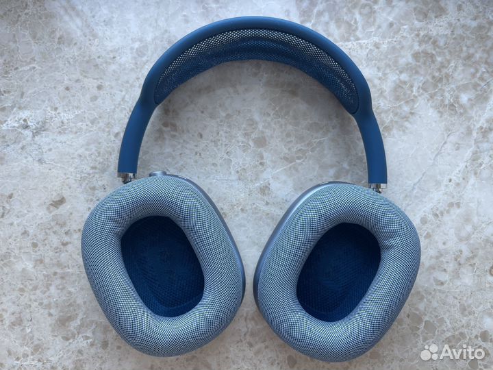 Apple AirPods Max sky blue