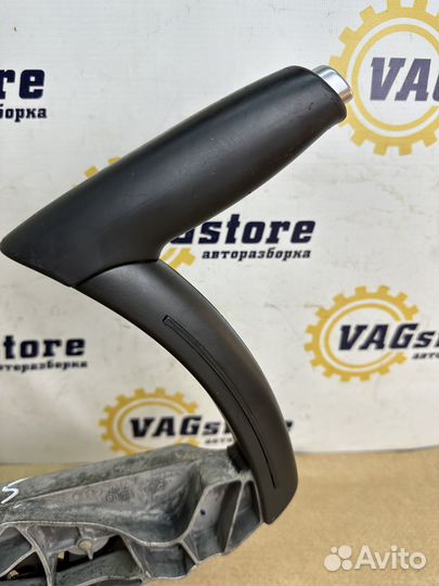 Рычаг стояночного тормоза (ручник) Audi A3 8P