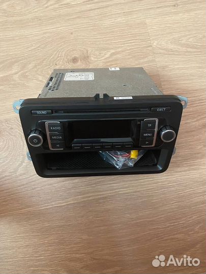 Штатная магнитола на volkswagen jetta