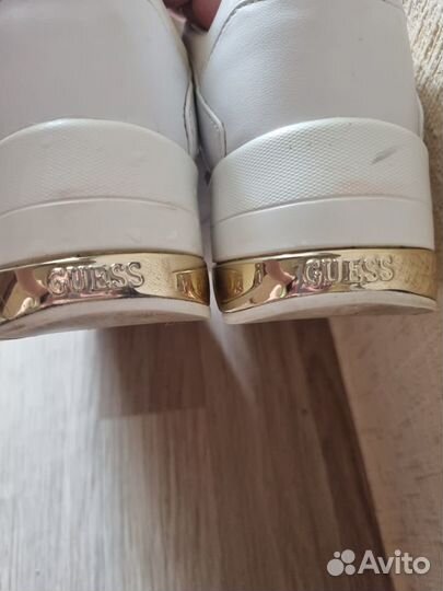 Кроссовки guess