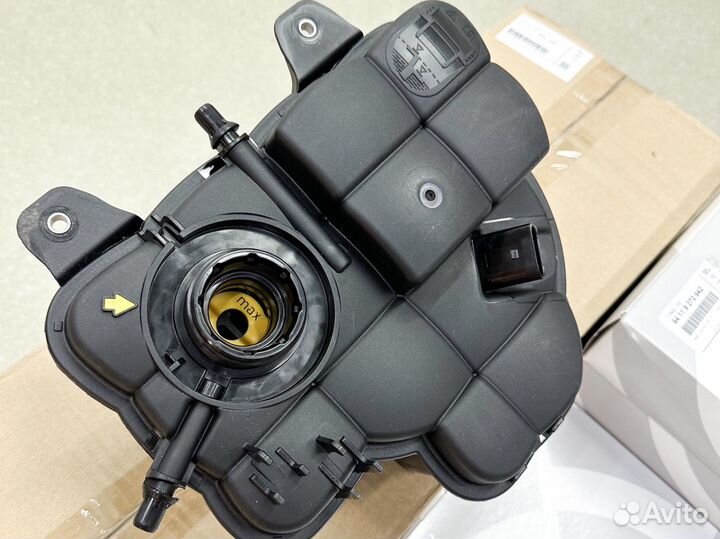 Расширительный бачок BMW M5 M8 17137889450