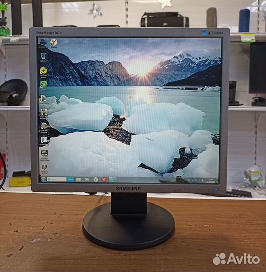 Монитор Samsung 743n
