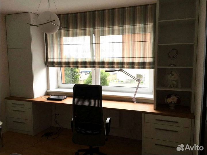 Детская рабочая зона у окна