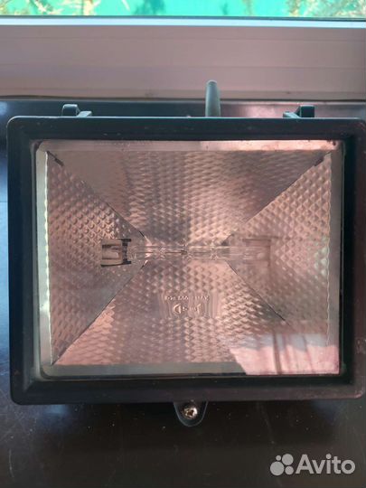 Прожектор галогеновый