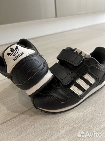 Кроссовки adidas