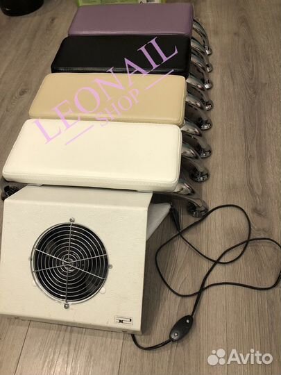 Подставка для рук клиента / под пылесборник