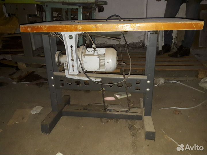 Промышленные швейные машинки со столом