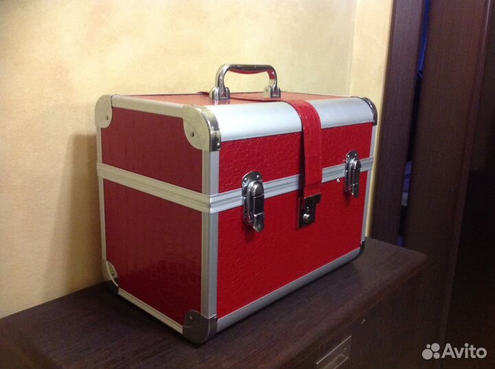 Чемодан для косметики (визажиста)