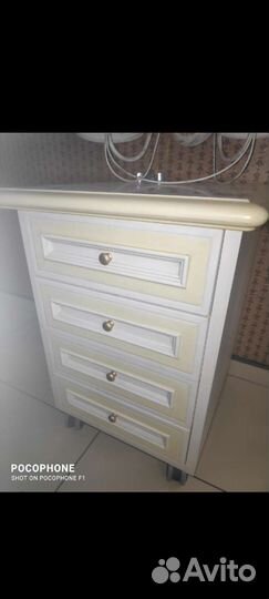 Брендовая итальянская тумба массив и бра