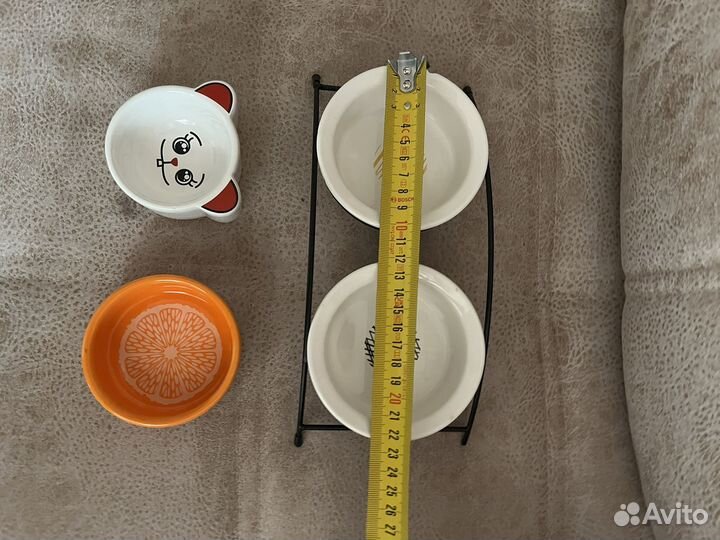 Лежанка для кошек, лоток, миски