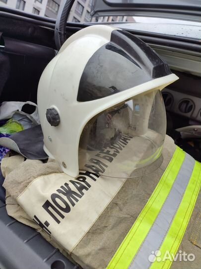 Шлем каска пожарного