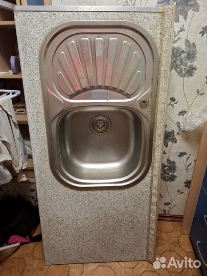 Раковина с куском столешника