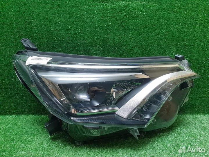 Фара правая Toyota RAV4