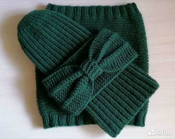 Изумрудный комплект шапка и снуд