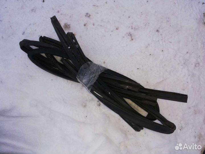 Уплотнитель Нива Шевроле