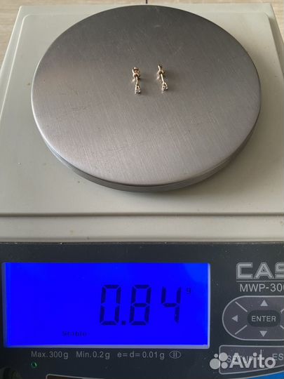 Гвоздики золотые с фианитами