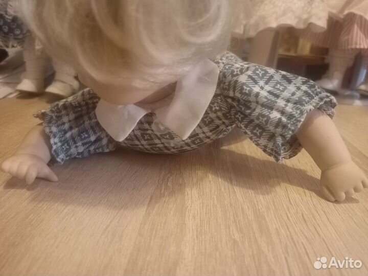 Кукла фарфоровая