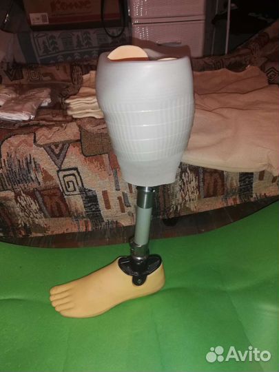 Протез левой ноги (голень)