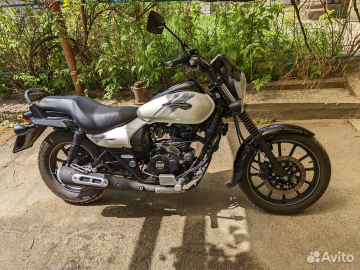 Bajaj avenger street 220