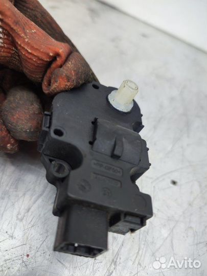 Моторчик заслонок печки Audi A4 B8 универсал 2 Л