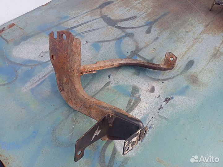 Кронштейн бампера переднего Опель Фронтера А