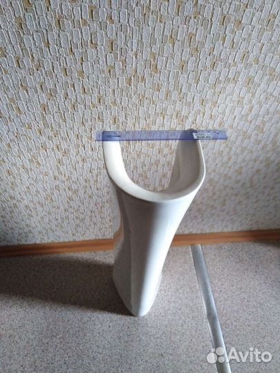 Фаянсовая подставка под раковину