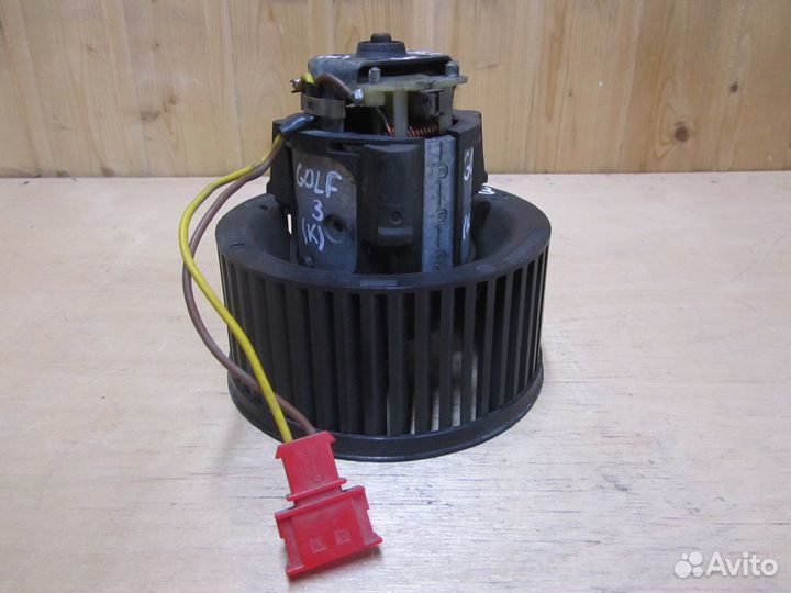 Моторчик отопителя печки Volkswagen Golf 3