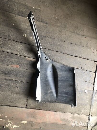 Клык на передний бампер subaru impreza wrx sti