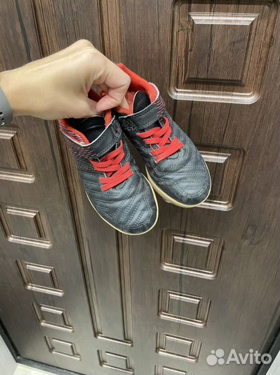 Детские футбольные бутсы