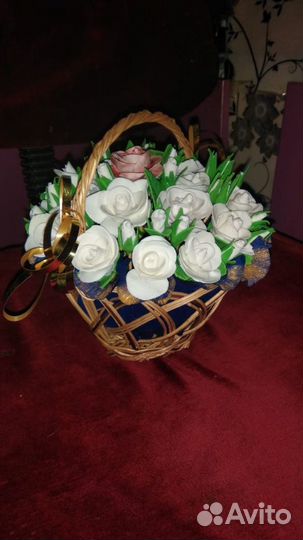 Корзина с цветами из мастики либо шоколада