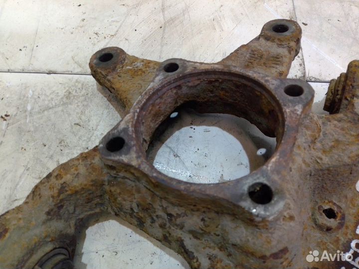 Кулак поворотный задний правый 4WD 2.4