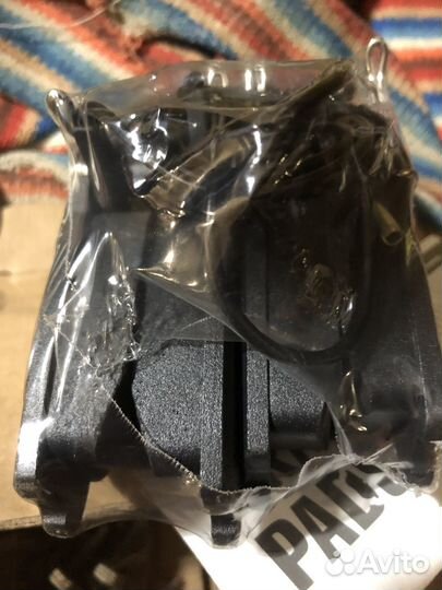 Продаю передние тормозные колодки