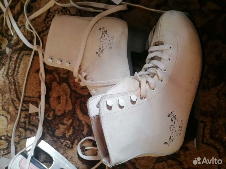 Коньки фигурные