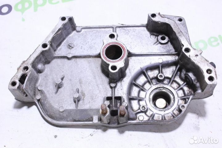 Крышка двигателя передняя E 210