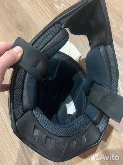 Кроссовый шлем и перчатки