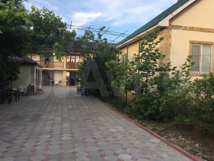 Комната 90 м² в 3-к., 1/2 эт.