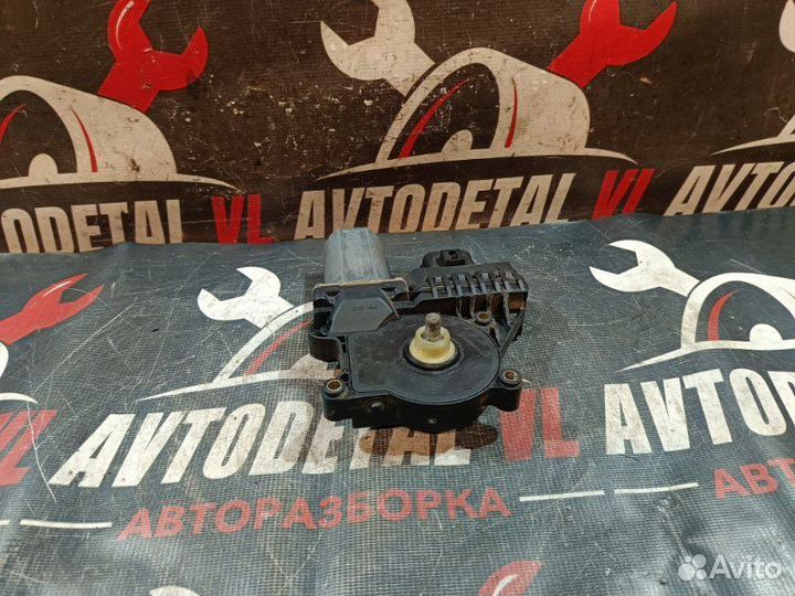 Моторчик стеклоподъемника передний правый Ford