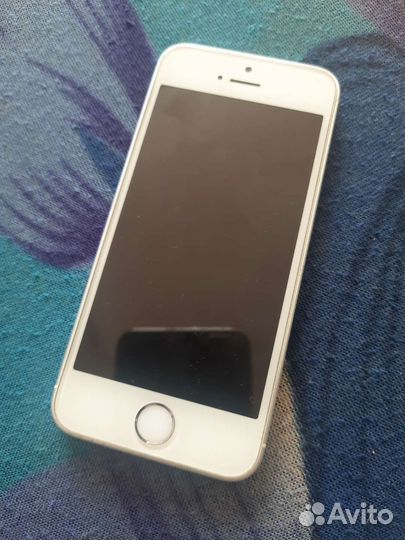 Телефон iPhone SE