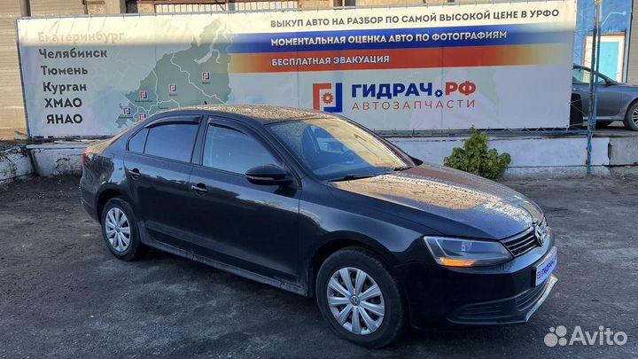 Накладка (кузов внутри) Volkswagen Jetta (A6) 8P08