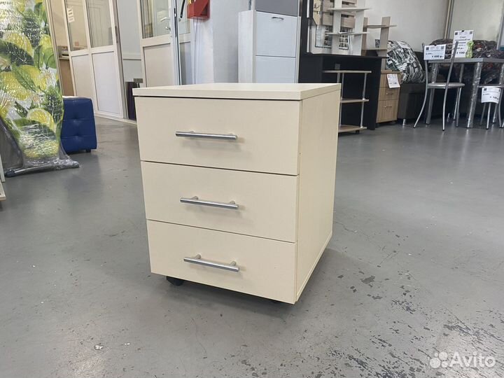 Тумба на колесиках из наличия